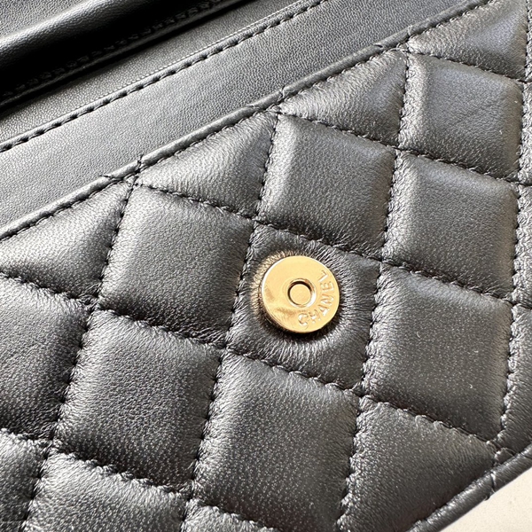 コピーシャネル激安財布着用イメージ